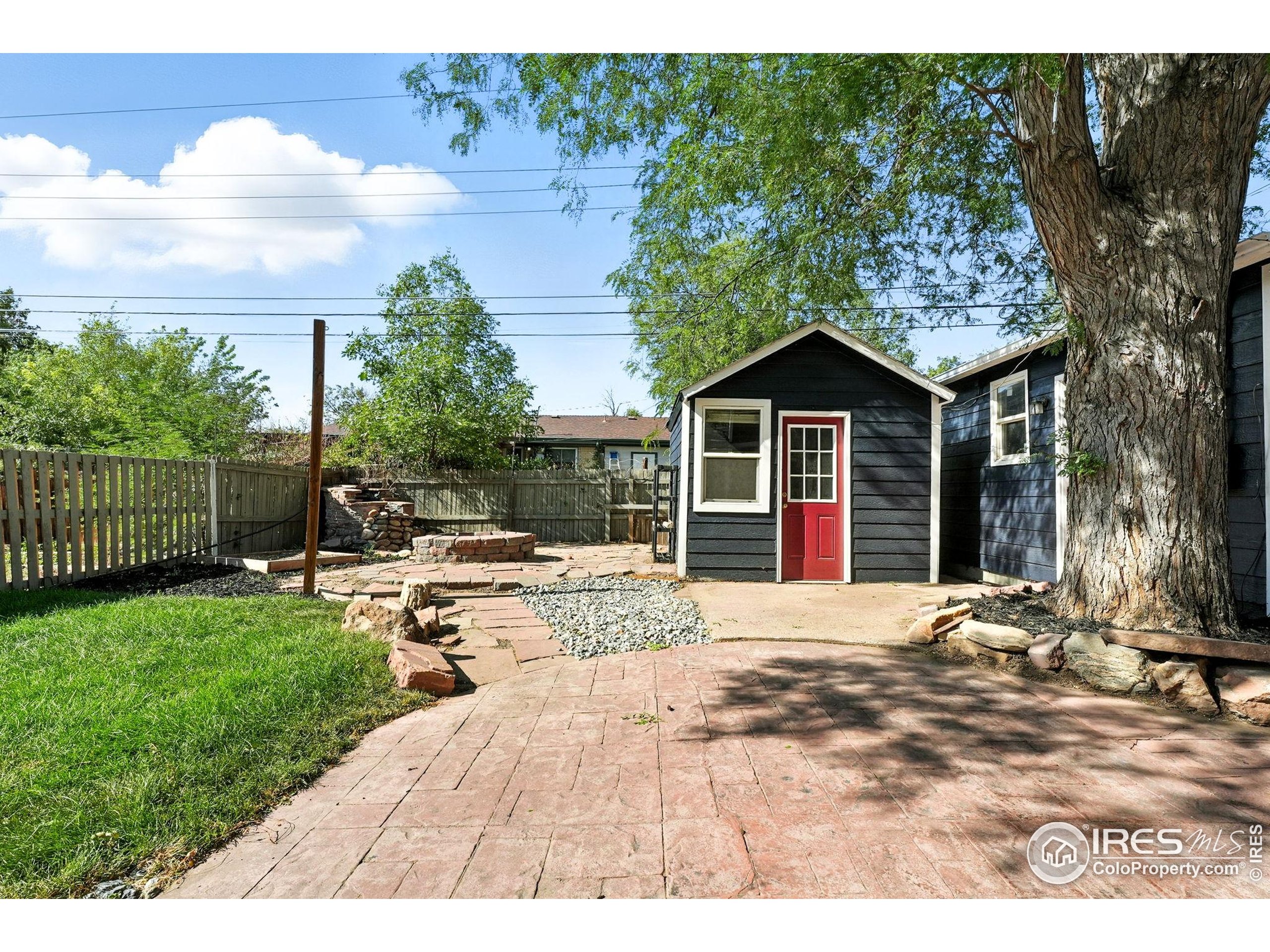 10595 E Lowry Pl