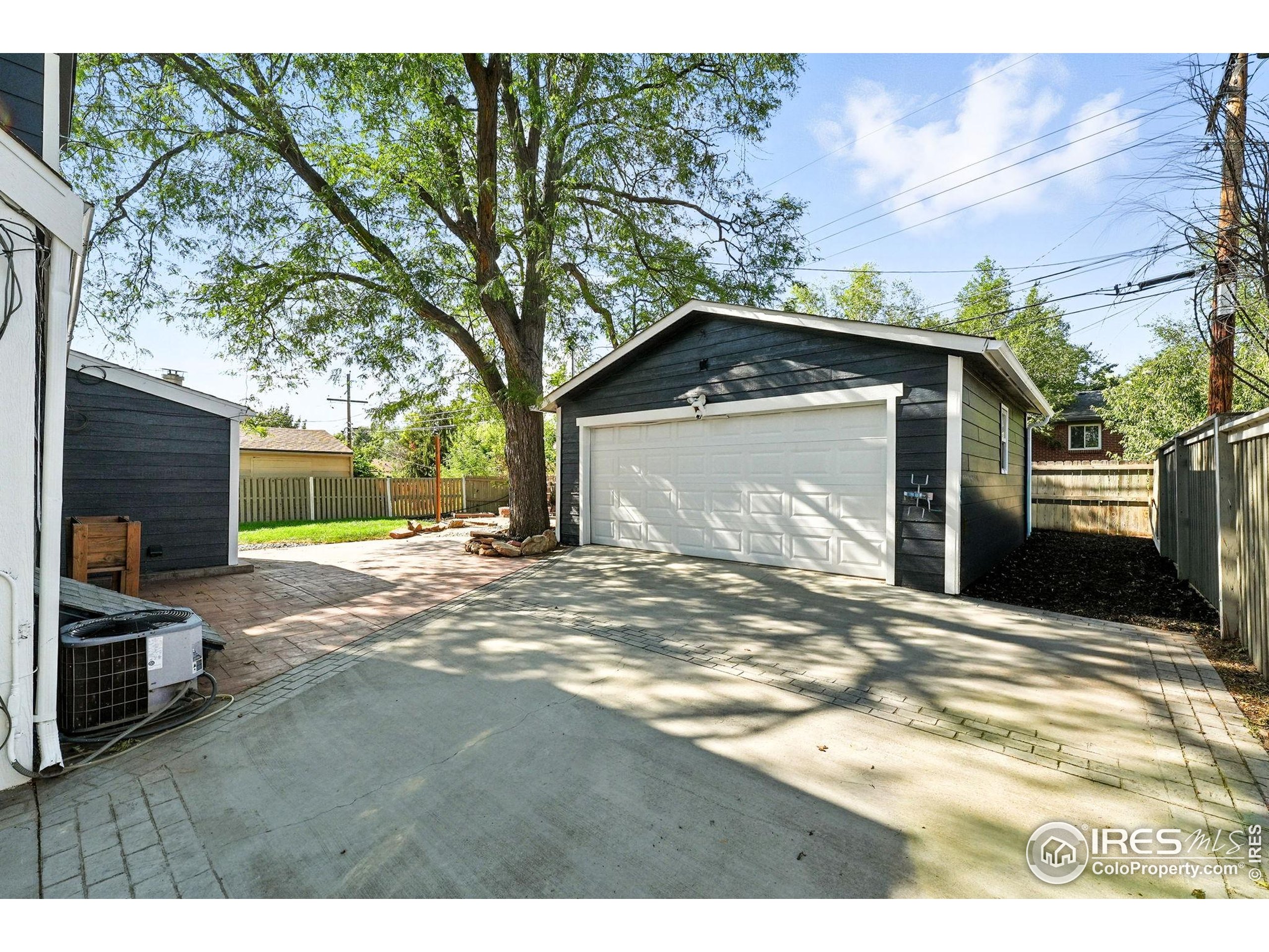 10595 E Lowry Pl