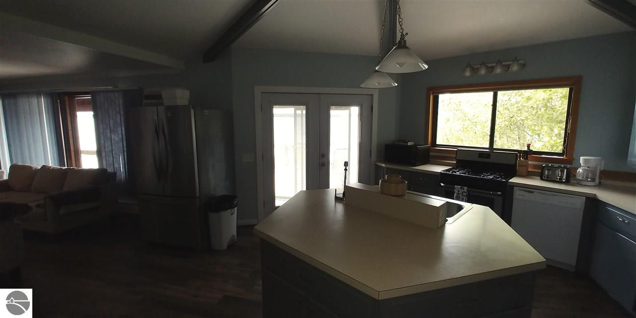 639 N South Long Lake Road