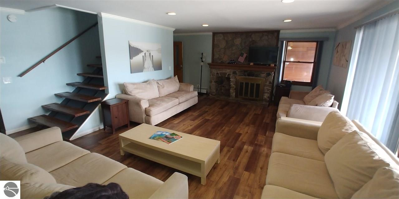 639 N South Long Lake Road
