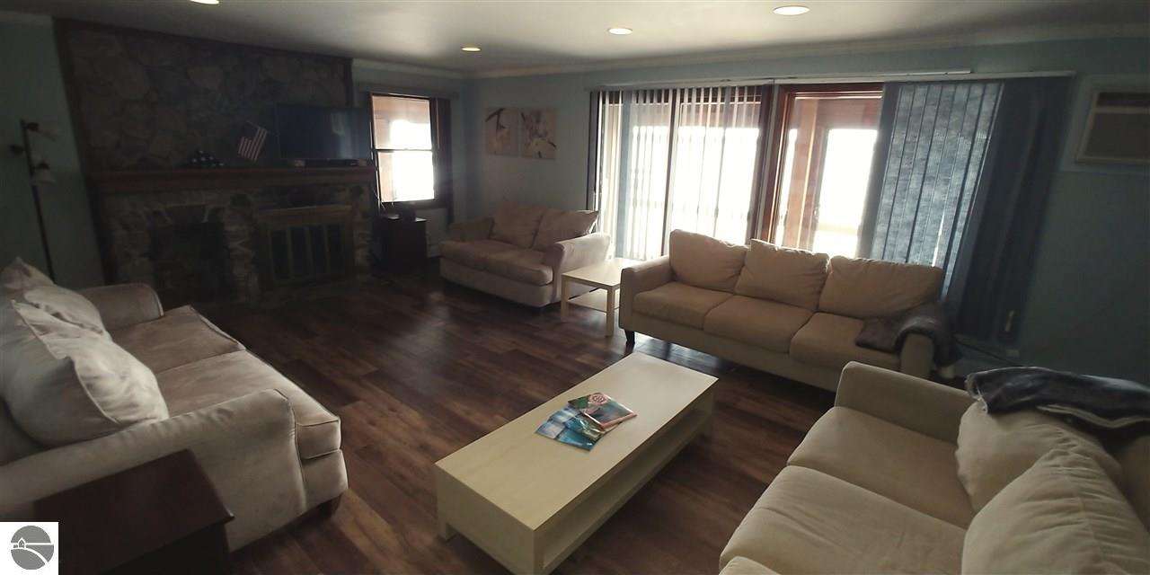 639 N South Long Lake Road