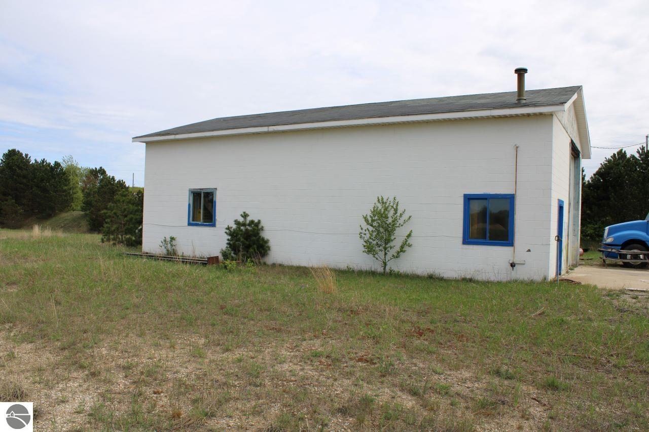 10783 S US-131