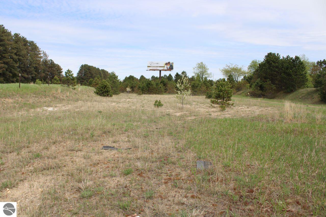 10783 S US-131