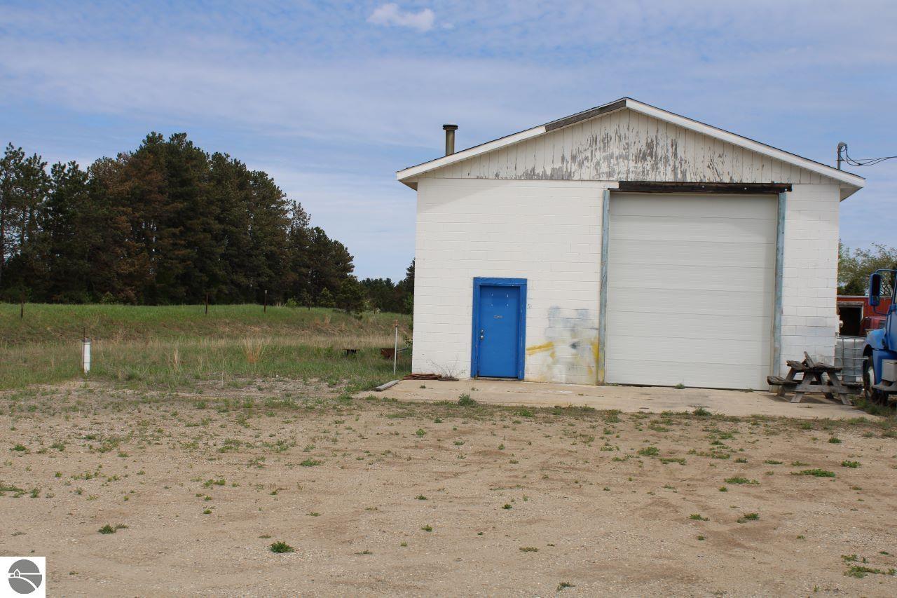 10783 S US-131