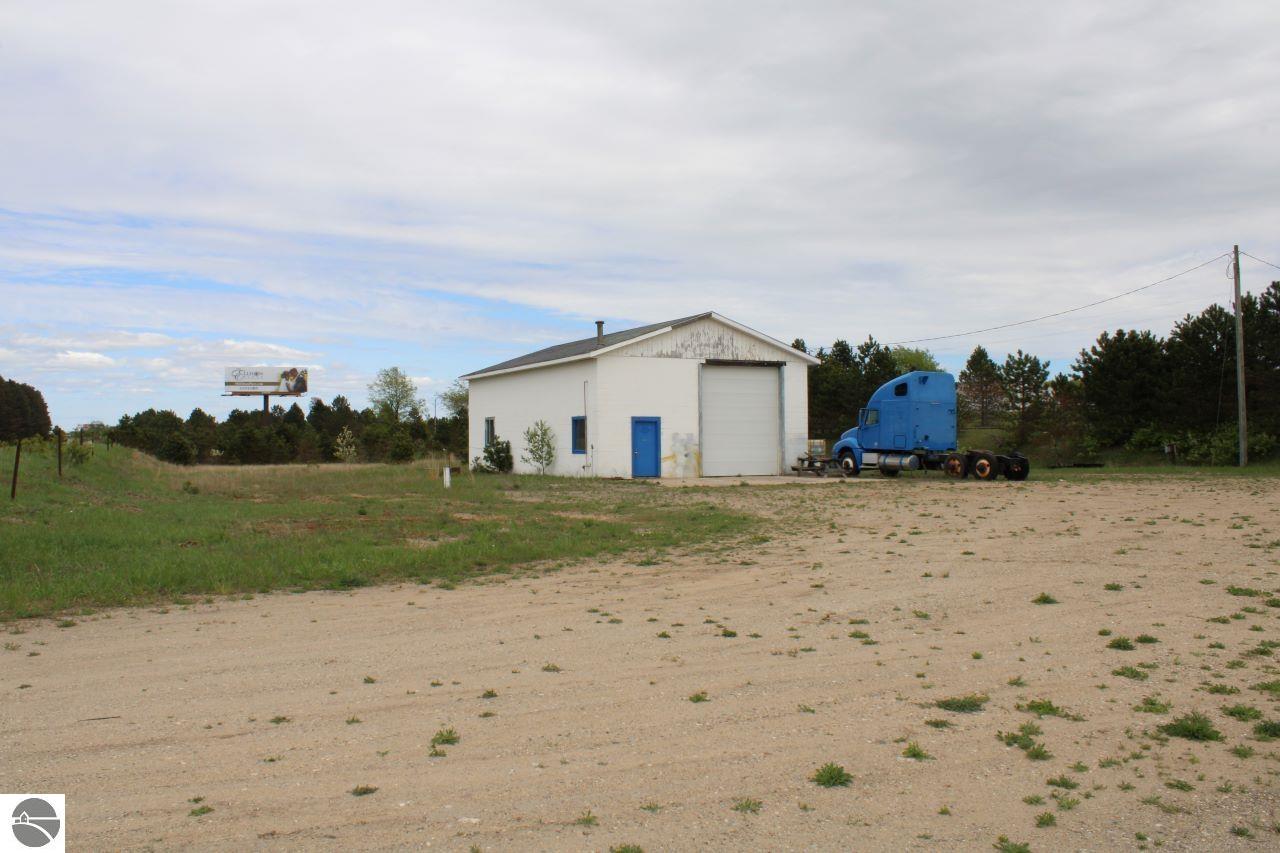 10783 S US-131