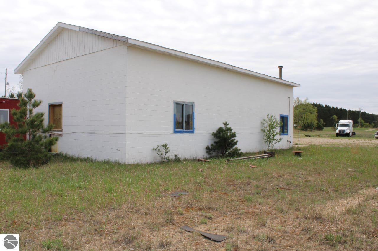 10783 S US-131