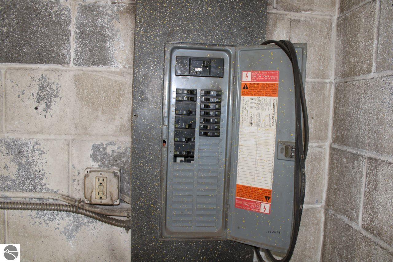 10783 S US-131