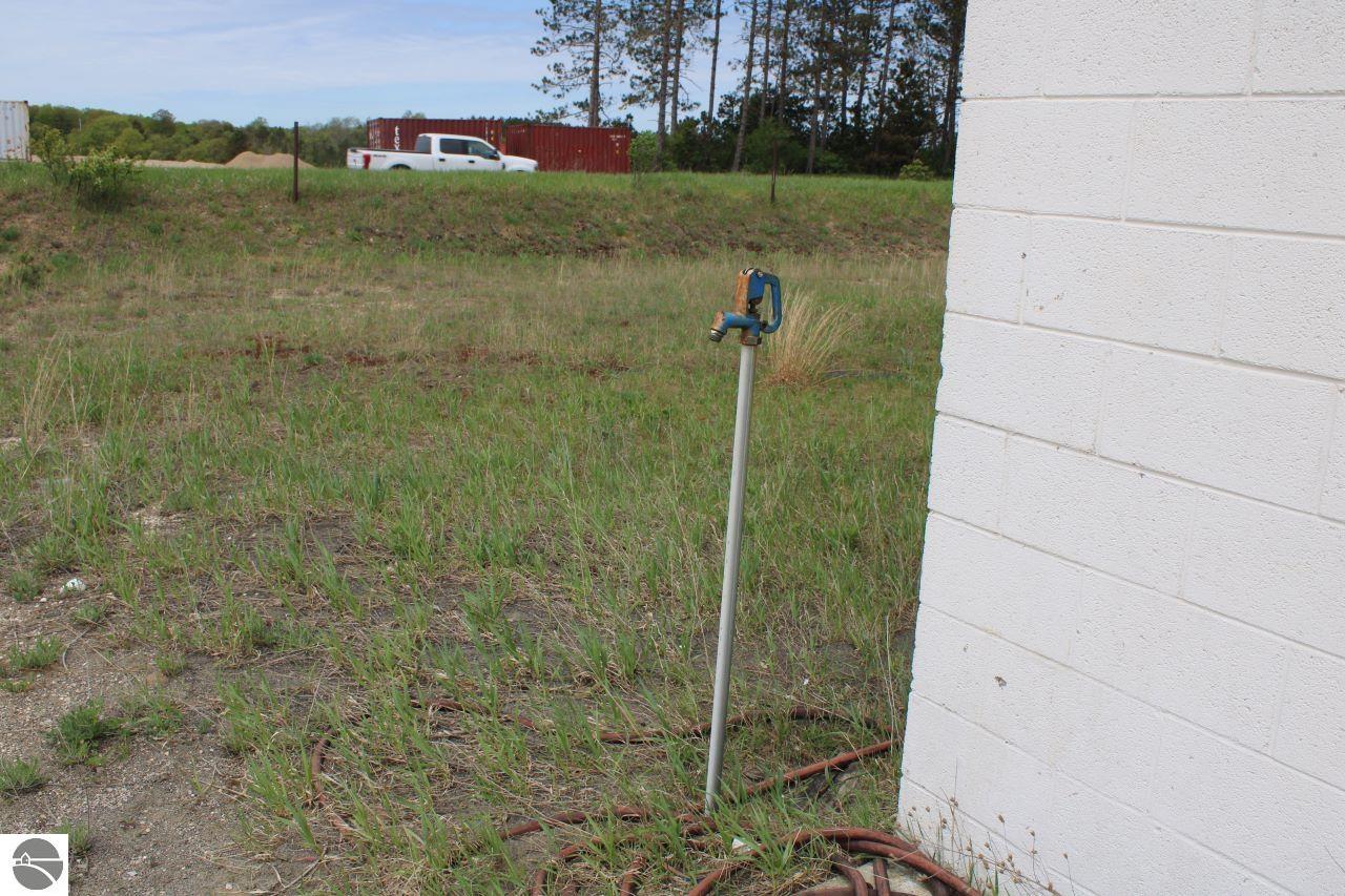 10783 S US-131