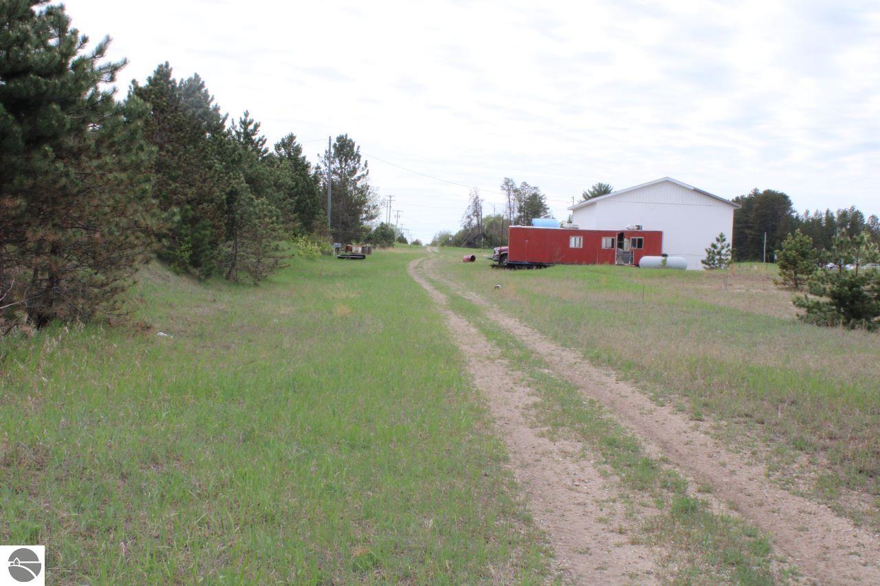 10783 S US-131