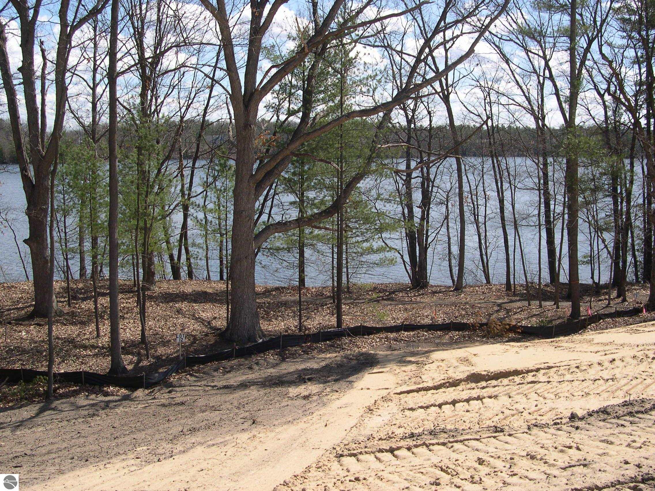 1629 Edgewater Ridge