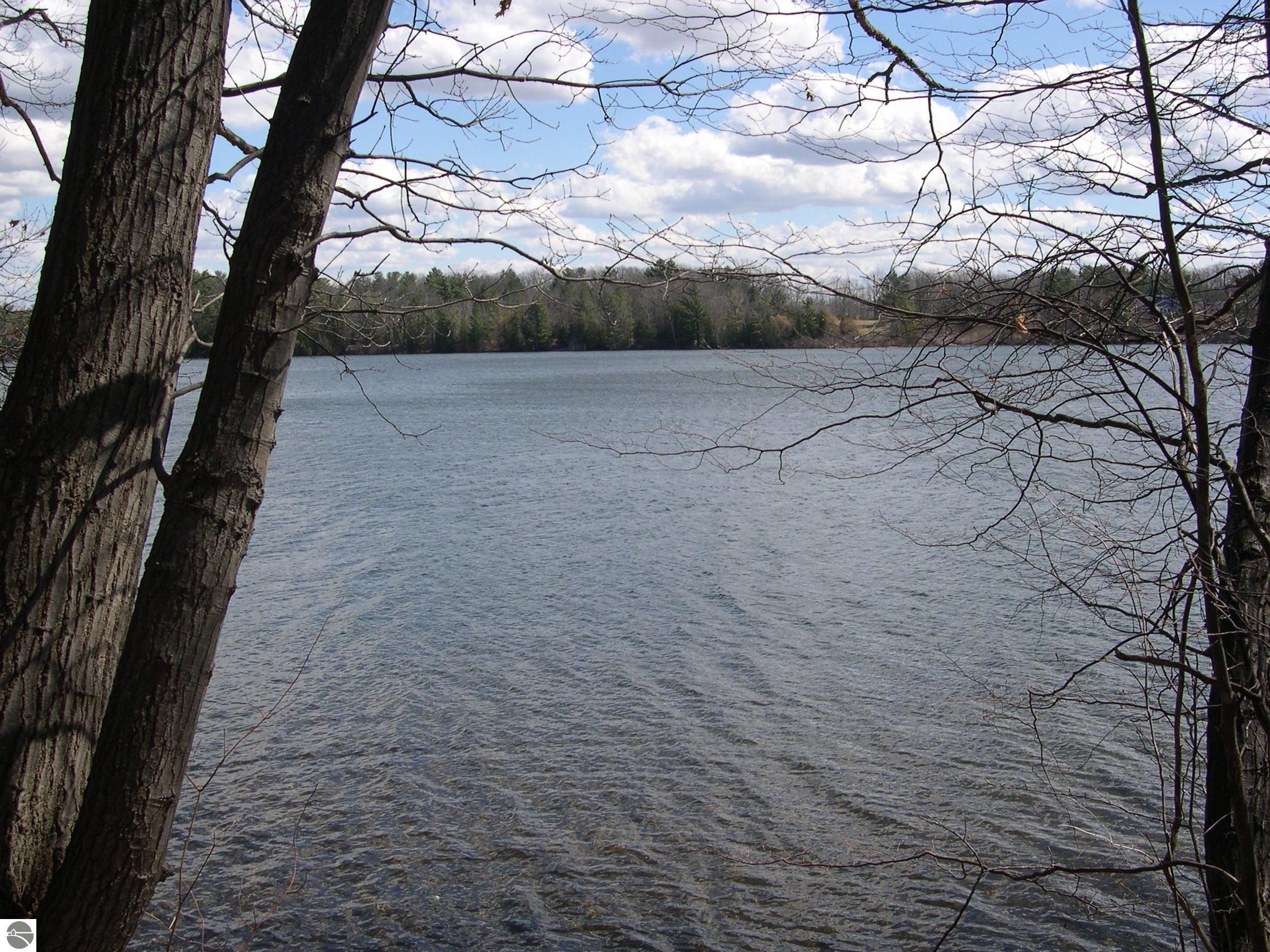 1637 Edgewater Ridge