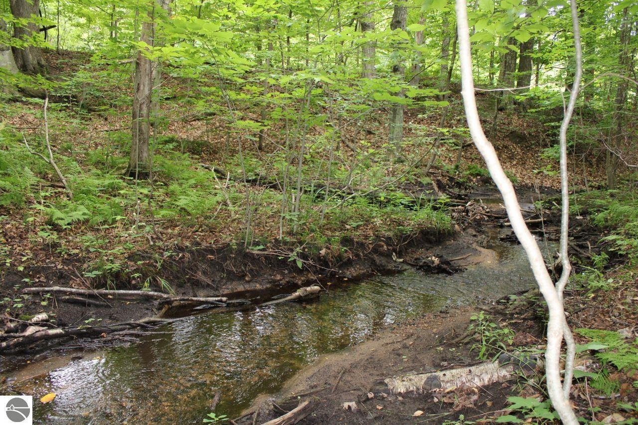 004 NE Apple Creek Road