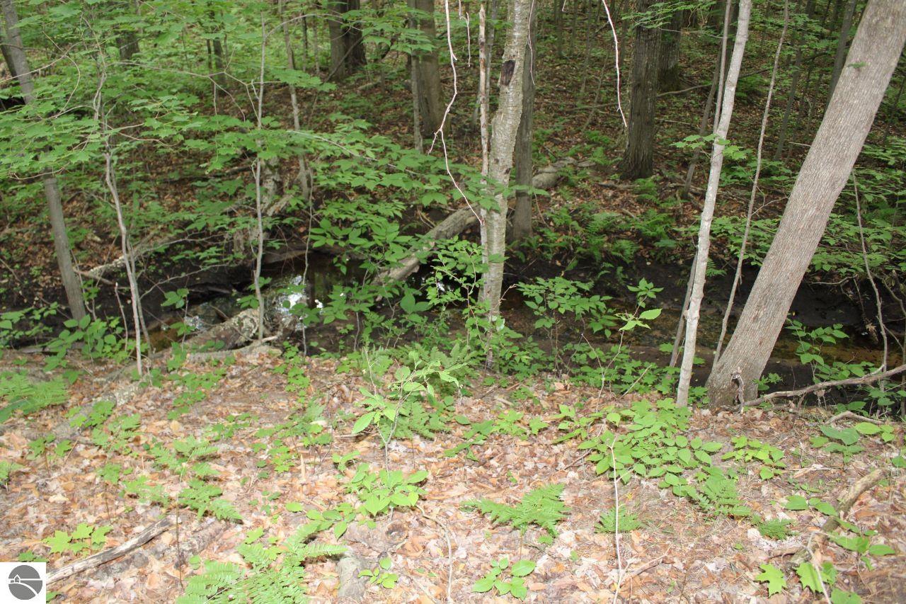 004 NE Apple Creek Road