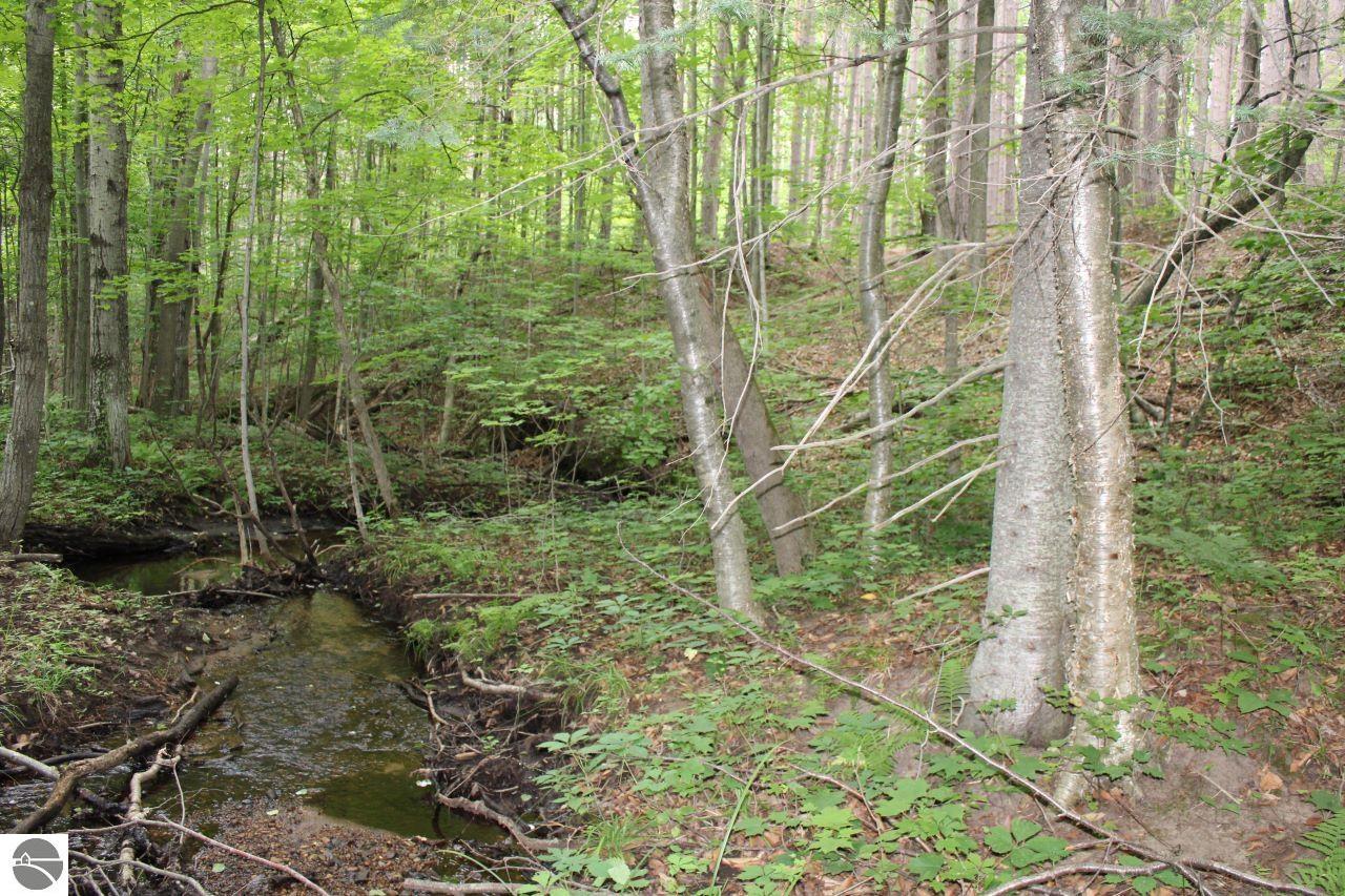 004 NE Apple Creek Road