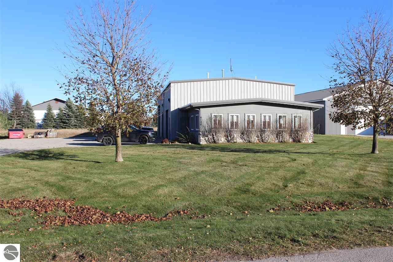 6186 S Railway Commons