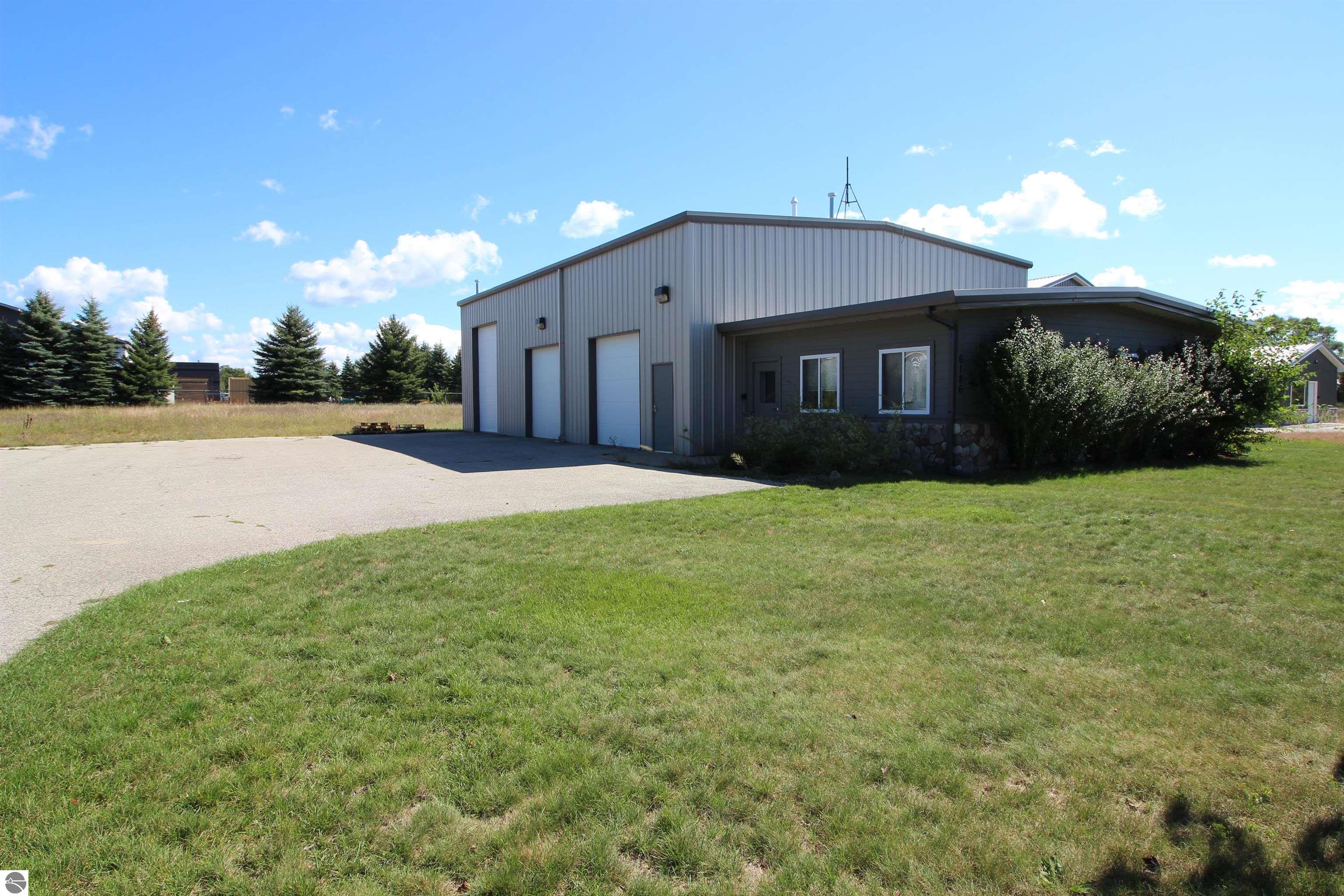 6186 S Railway Commons