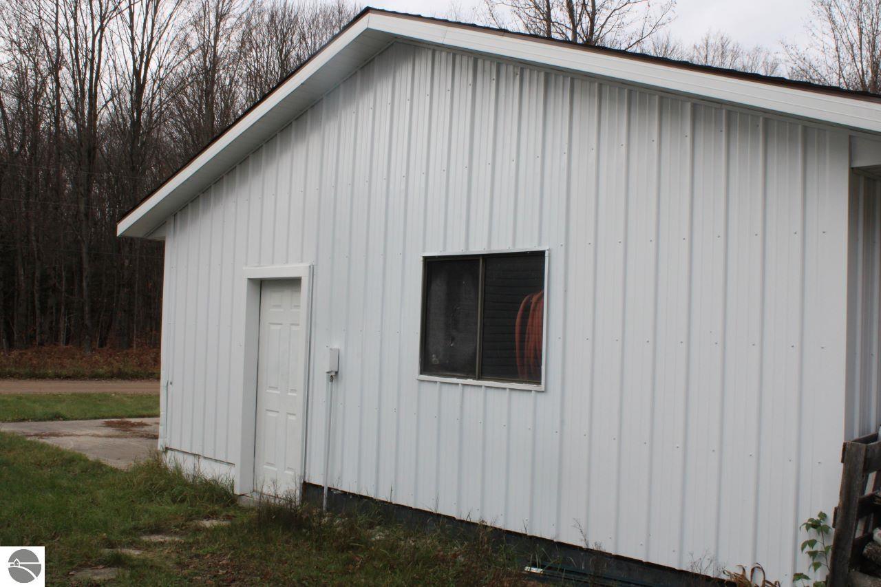 8162 NE Joes Road