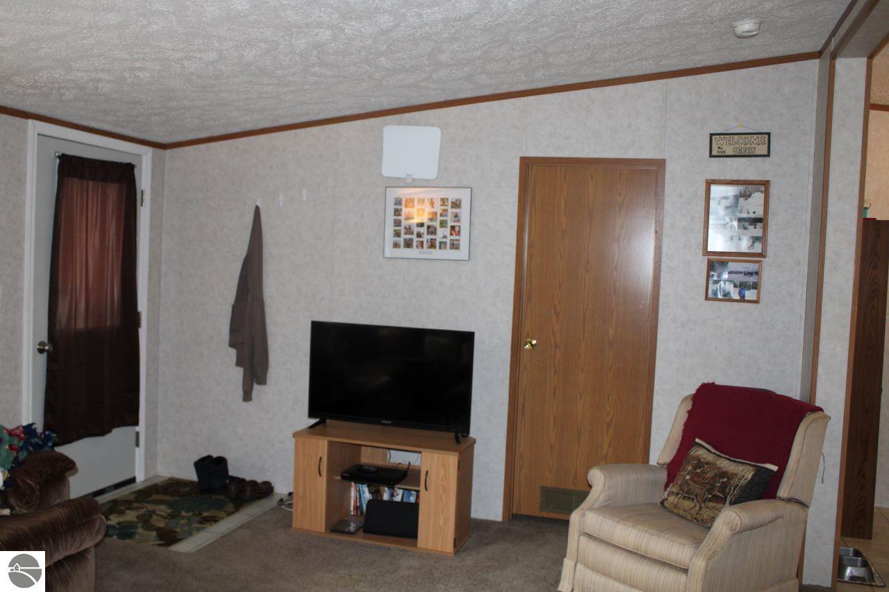 8162 NE Joes Road