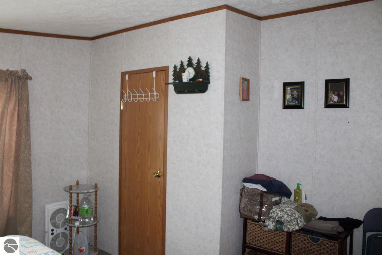 8162 NE Joes Road