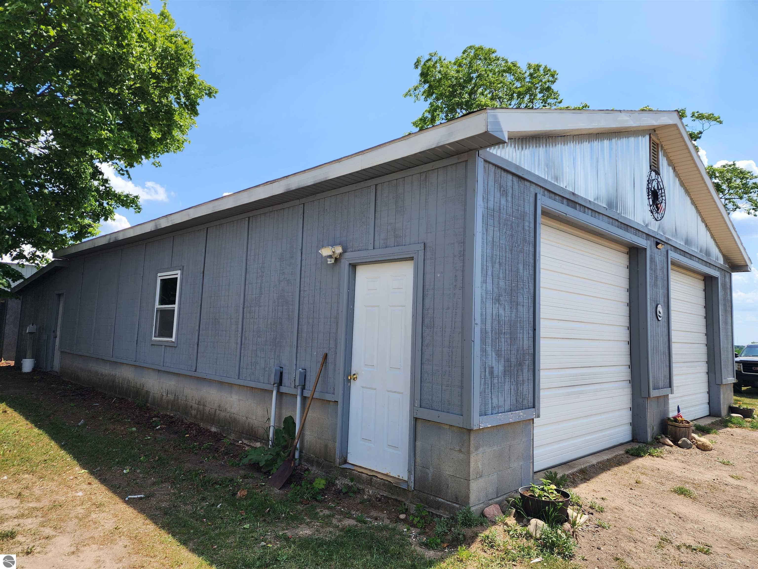 375 SE Golden Road