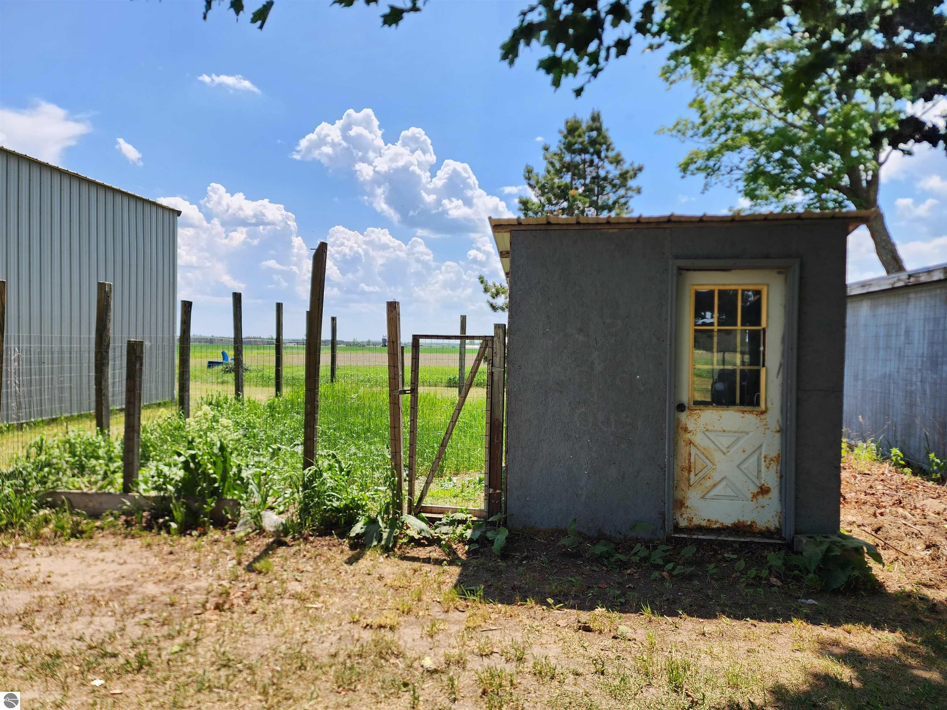 375 SE Golden Road