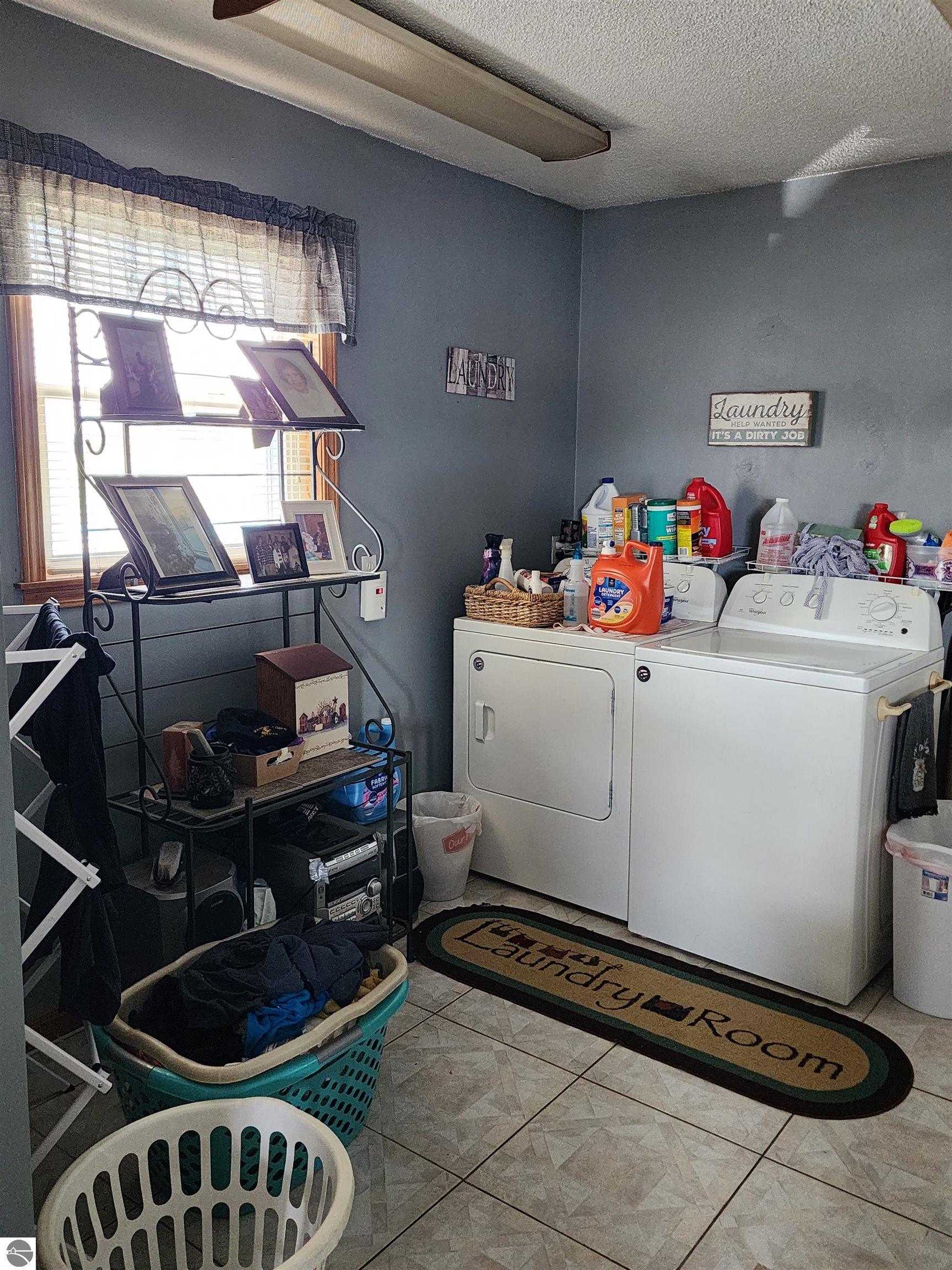 375 SE Golden Road