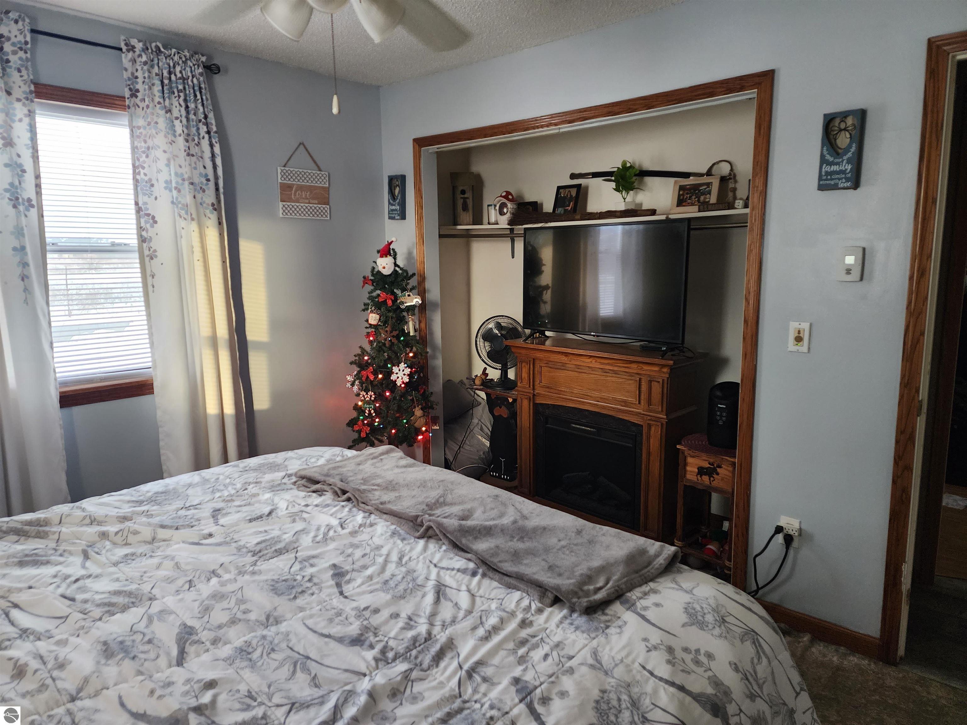 375 SE Golden Road