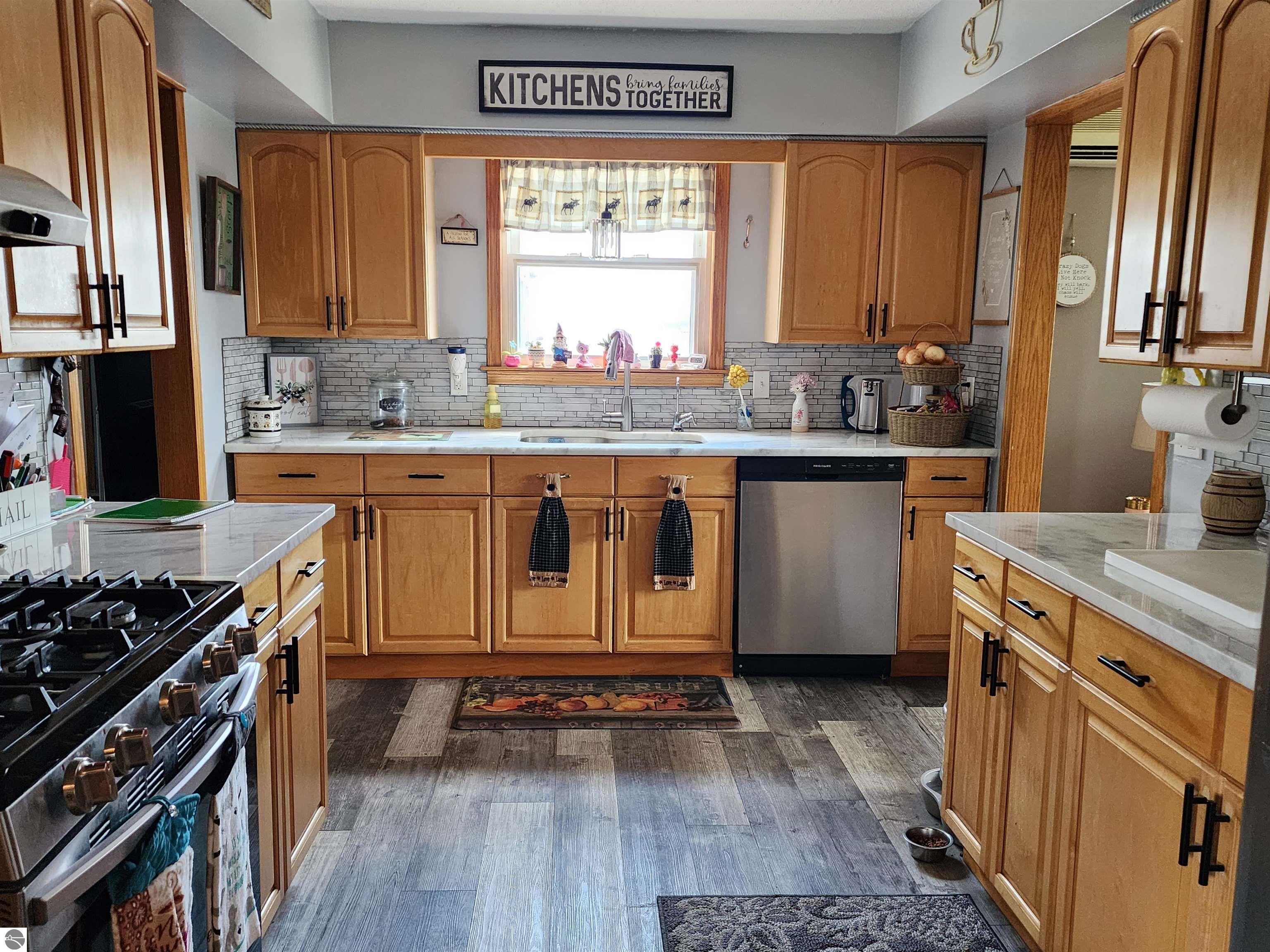 375 SE Golden Road