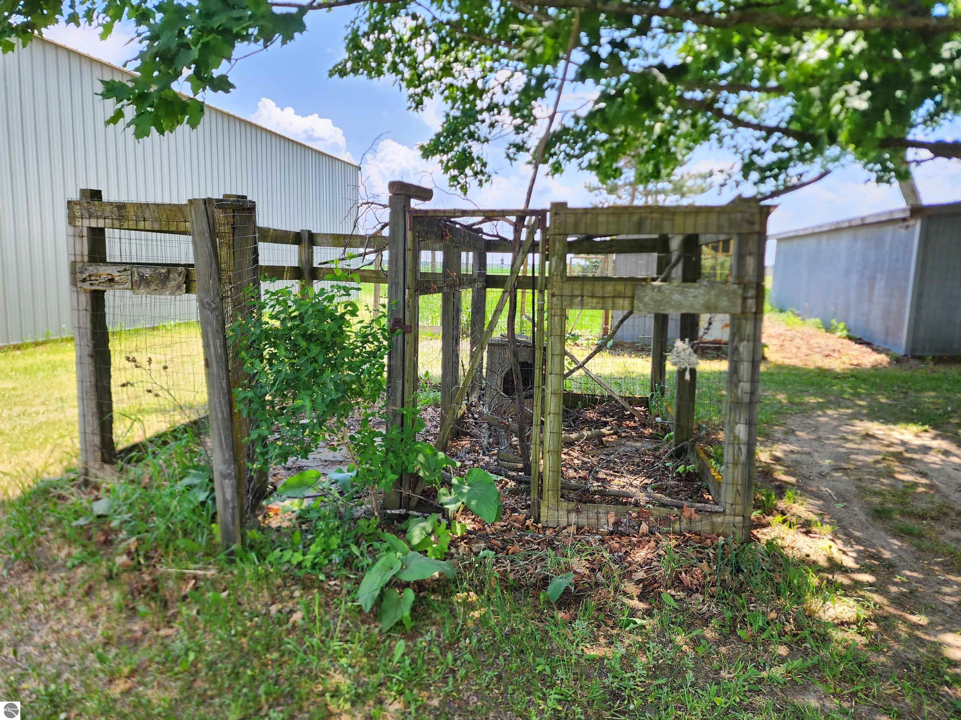 375 SE Golden Road