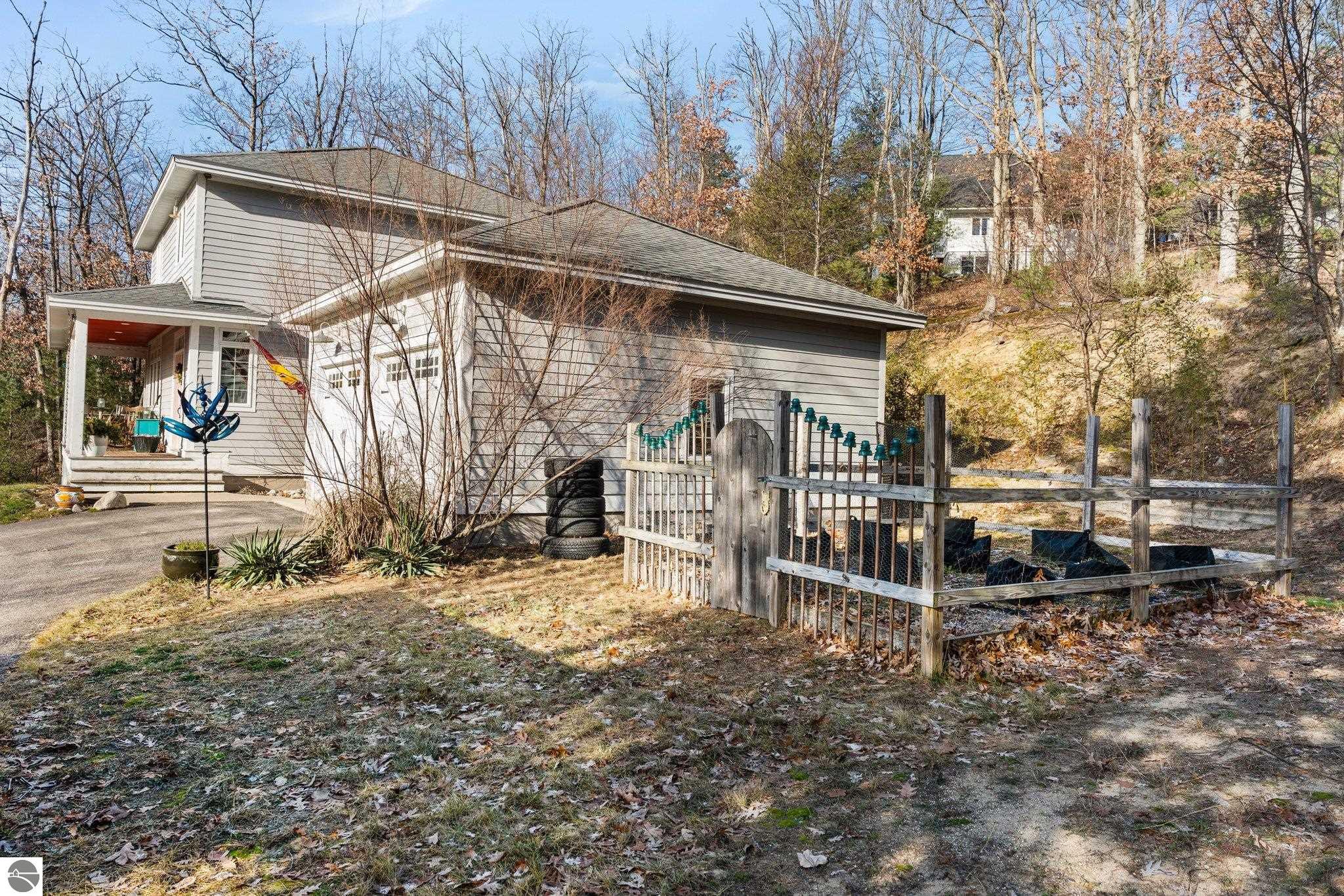 2414 Pine Hill Court