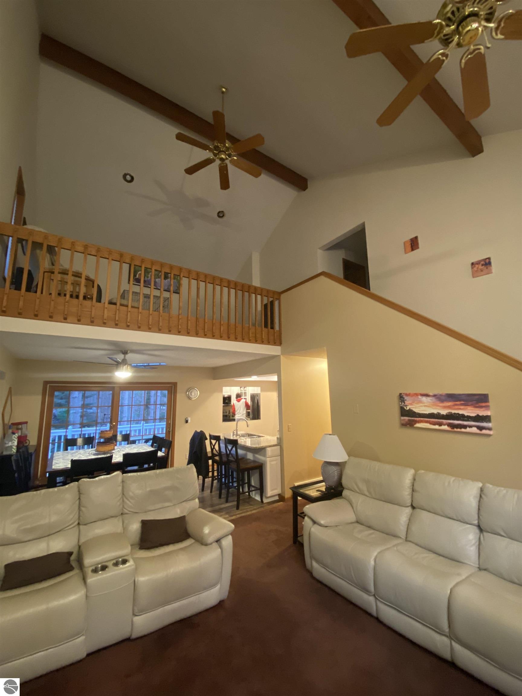 2477 N Obervalden