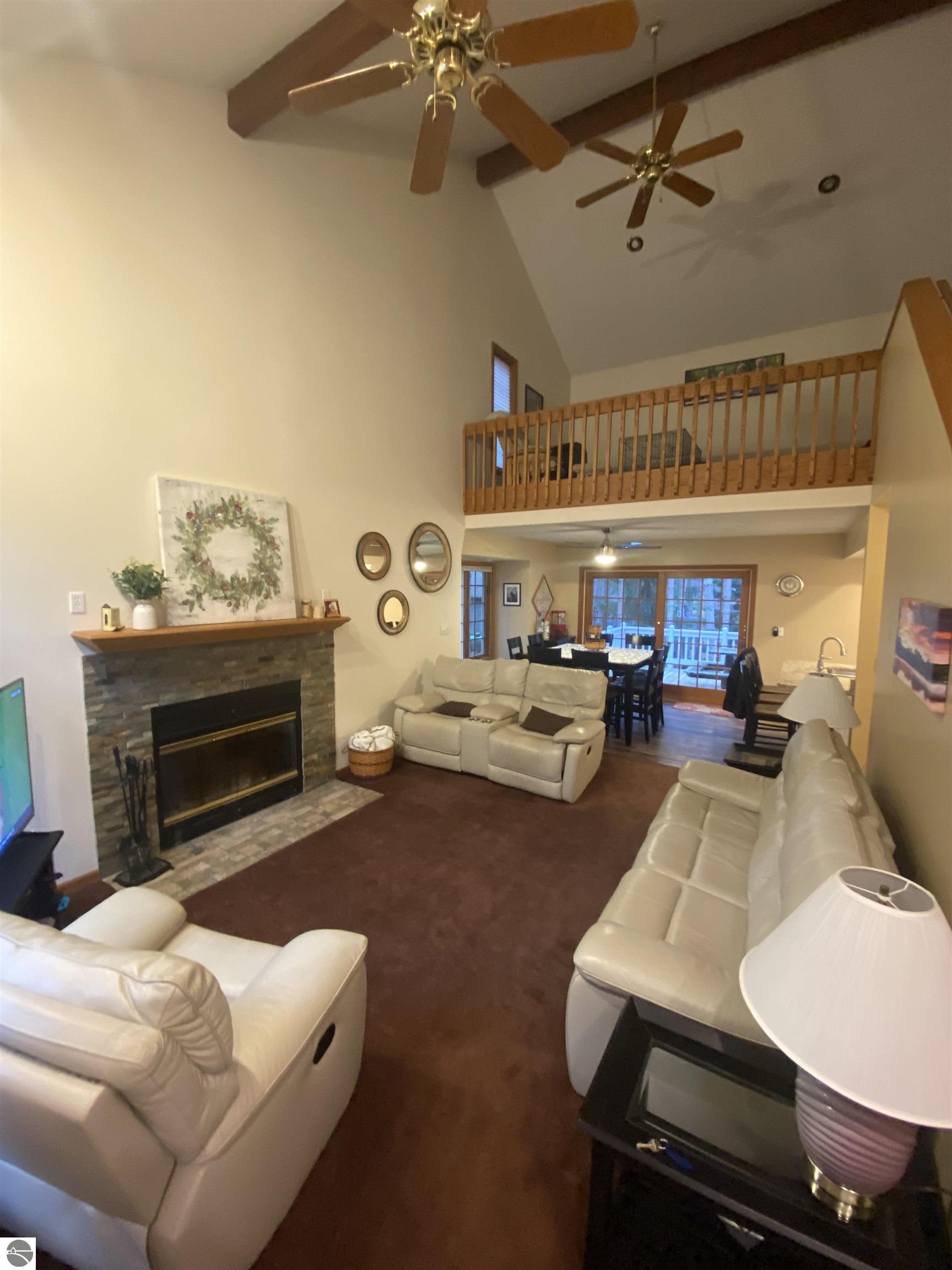 2477 N Obervalden