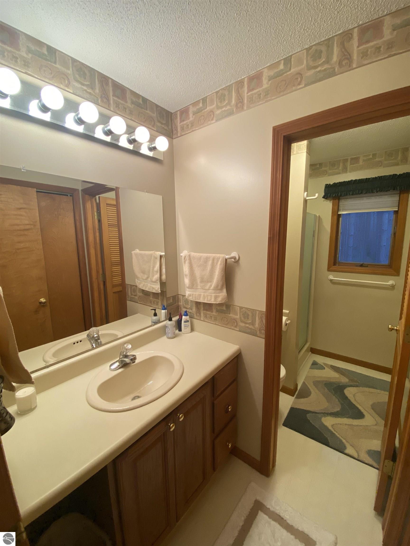 2477 N Obervalden