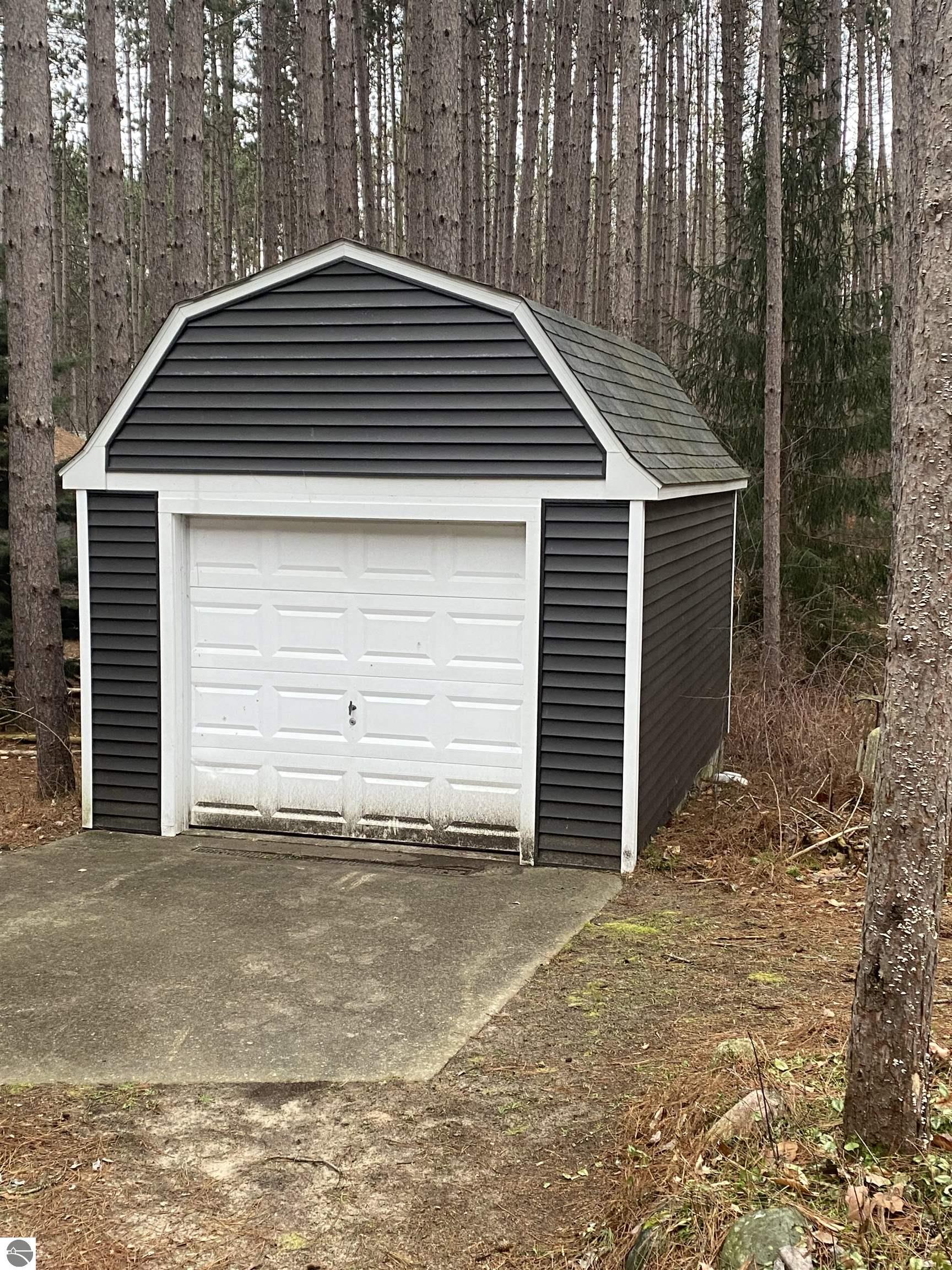 2477 N Obervalden