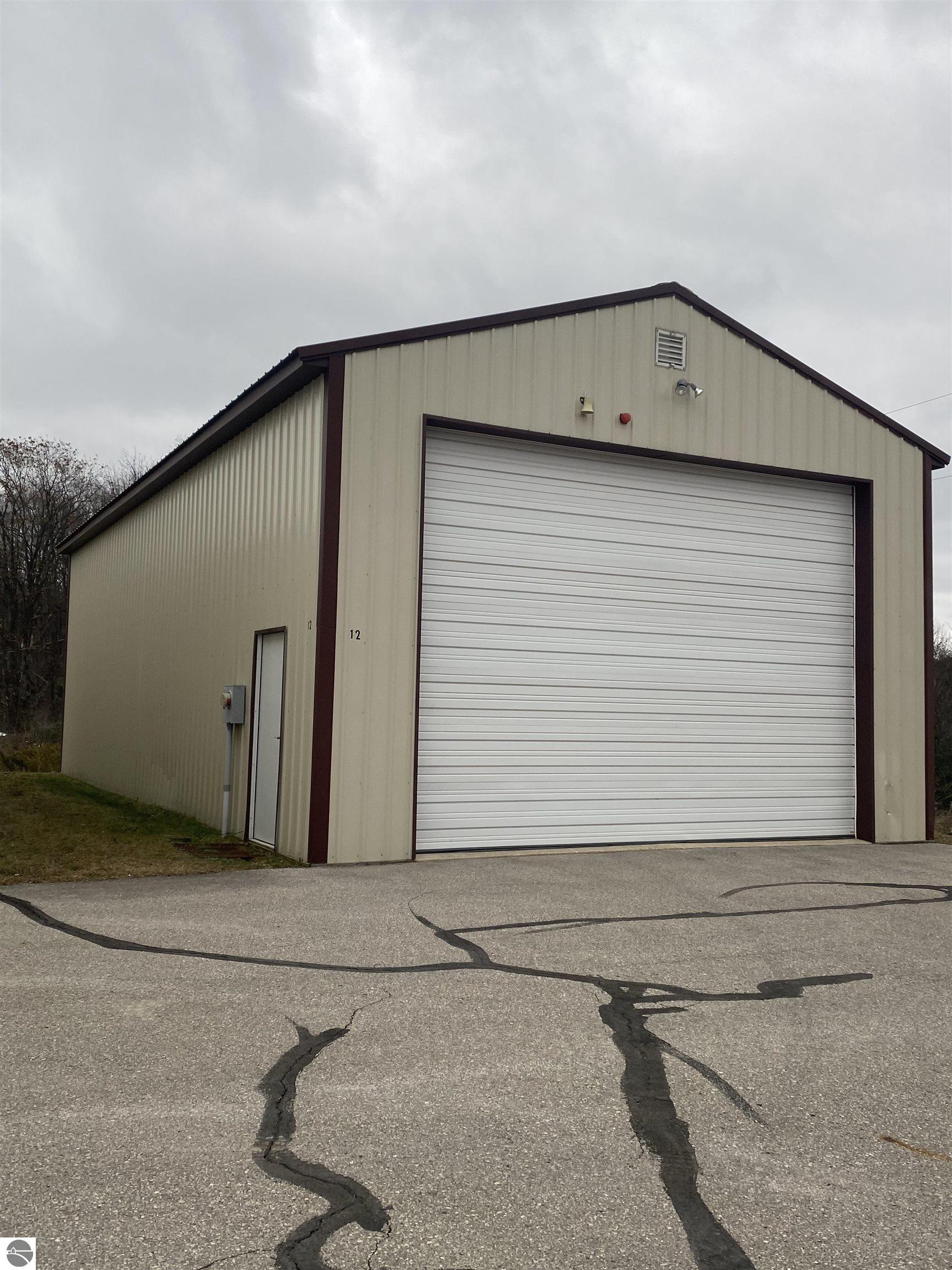 2477 N Obervalden