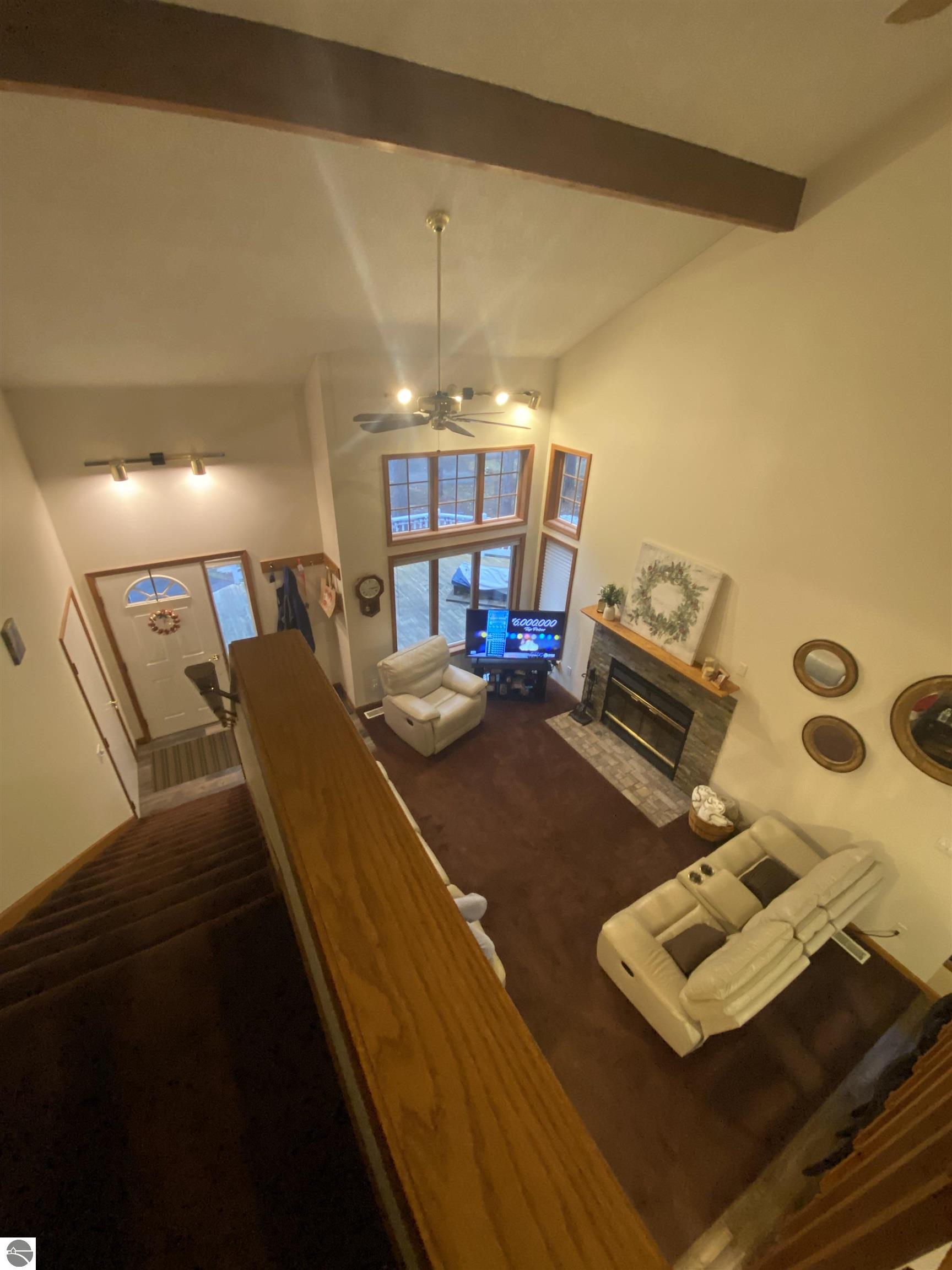 2477 N Obervalden