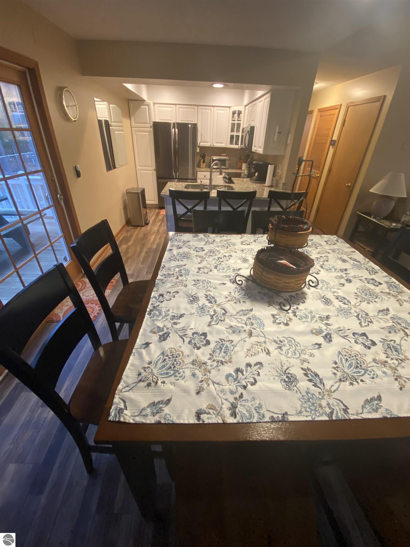 2477 N Obervalden