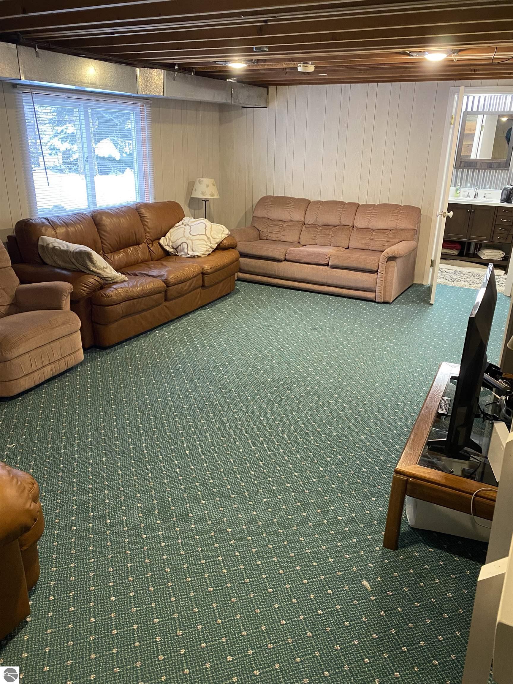 2477 N Obervalden