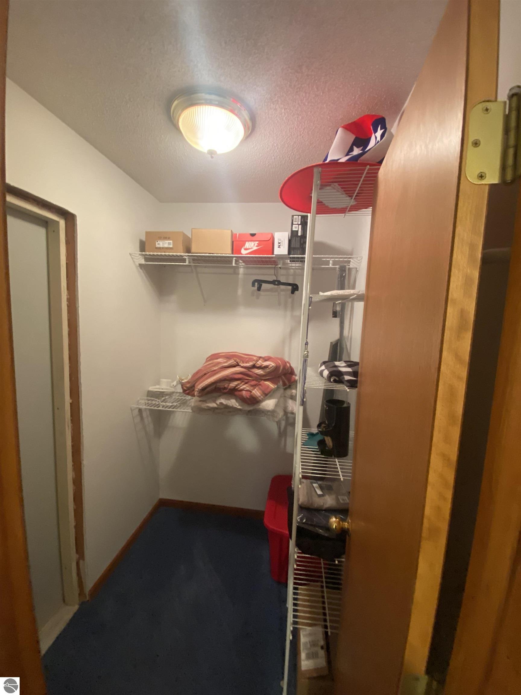 2477 N Obervalden