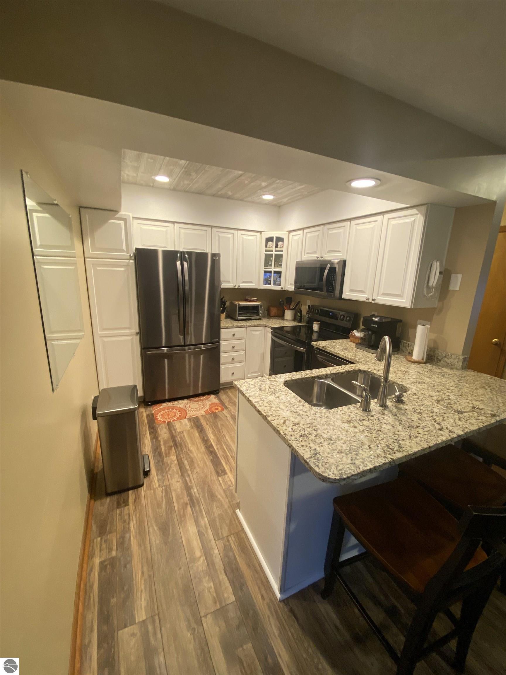 2477 N Obervalden