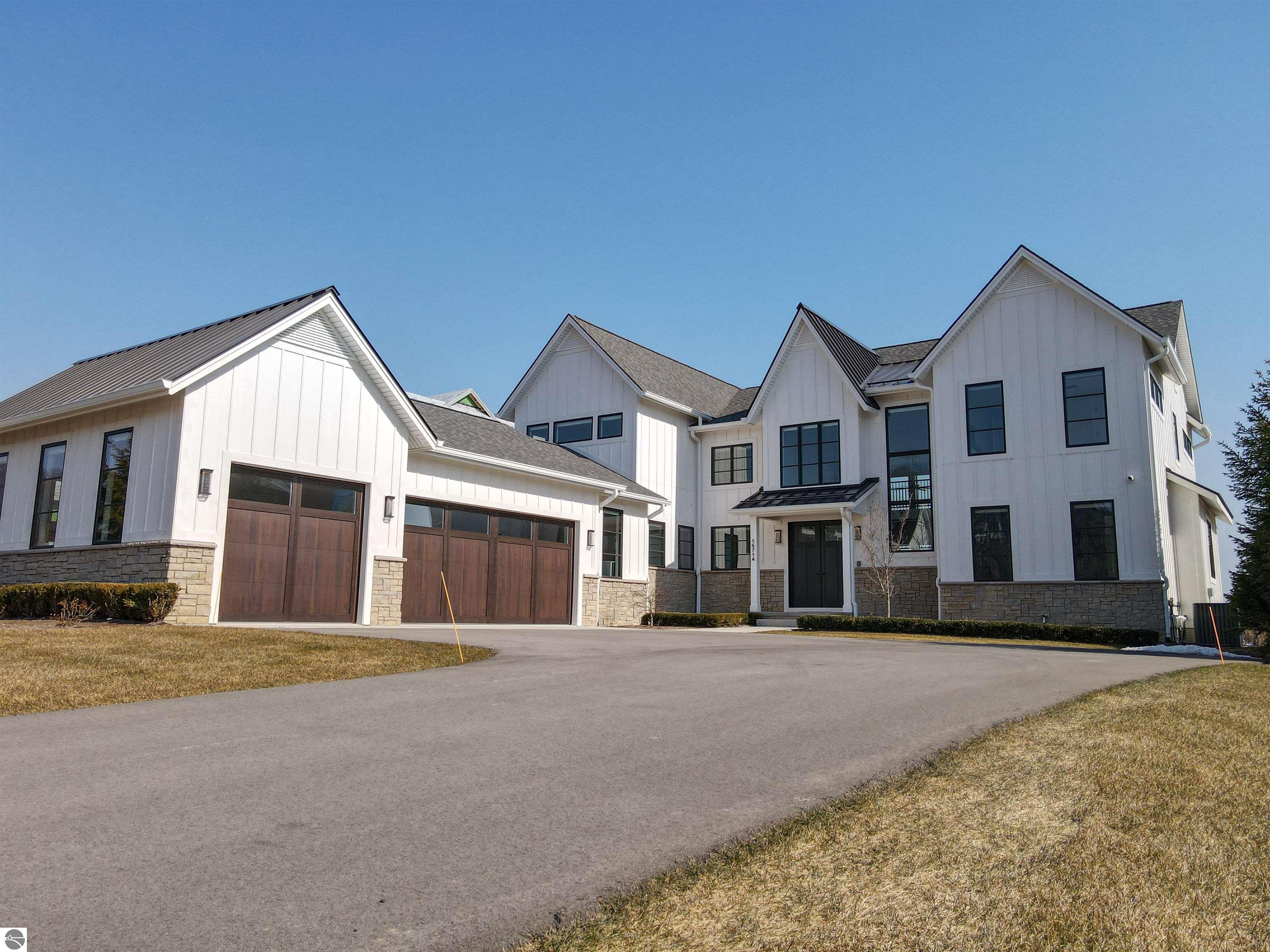 15714 Waters Edge