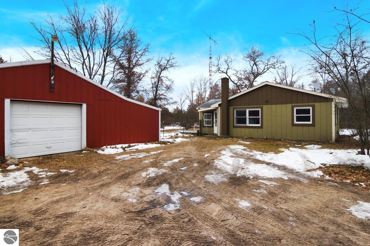 9667 E County Line Road