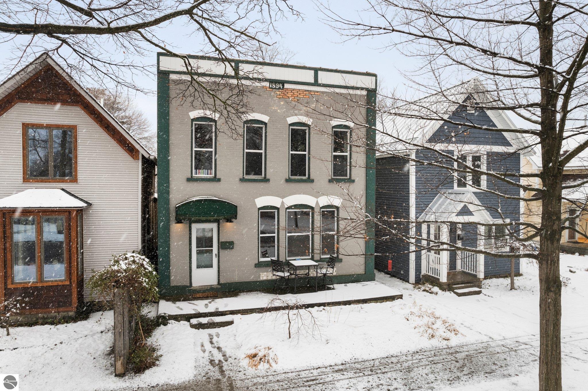 317 W Ninth Street