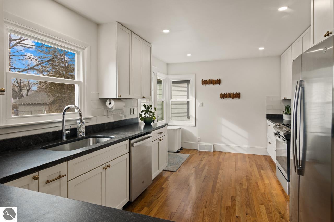 521 W Eighth Street