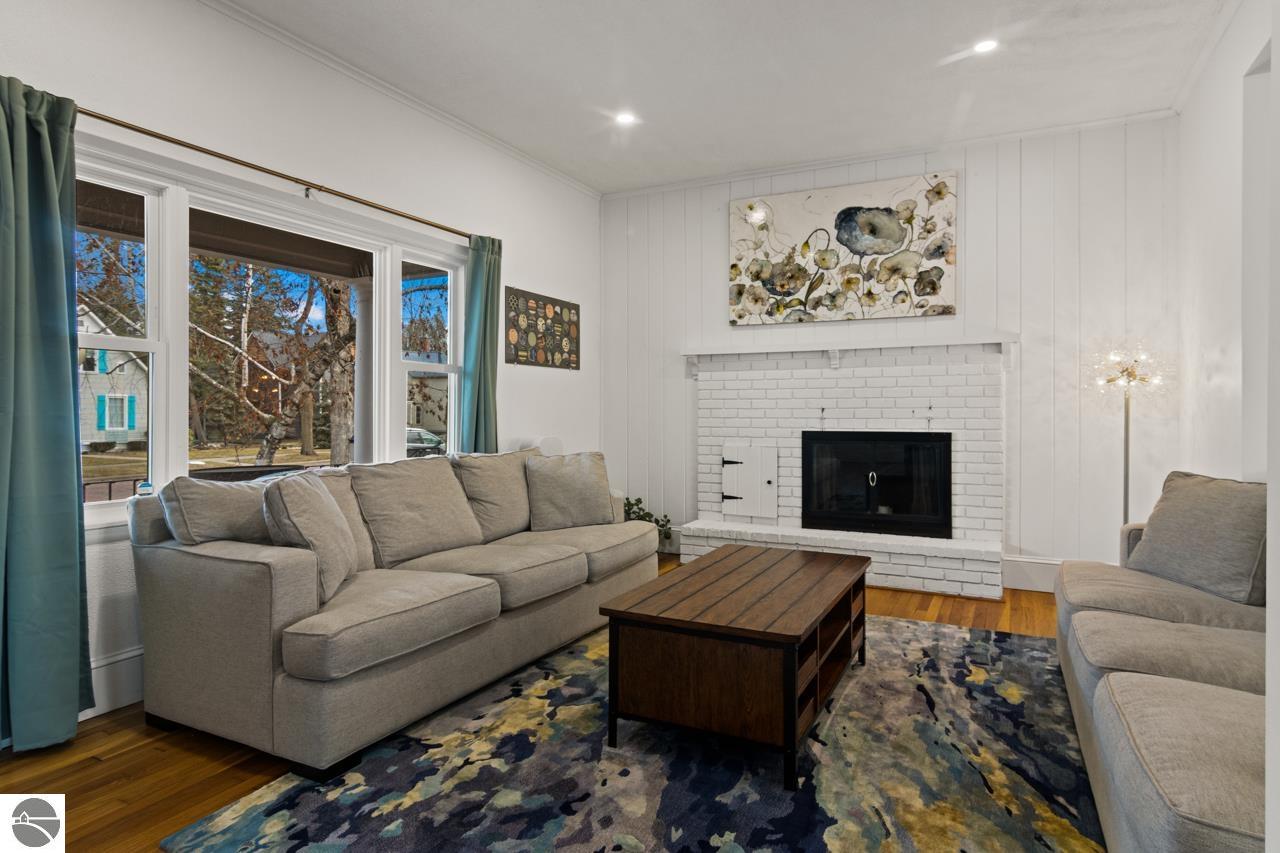 521 W Eighth Street