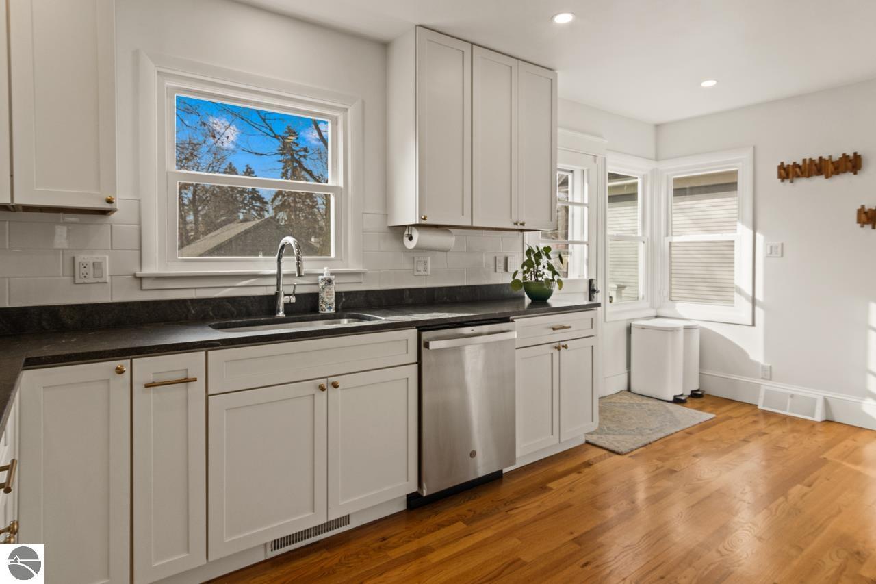 521 W Eighth Street