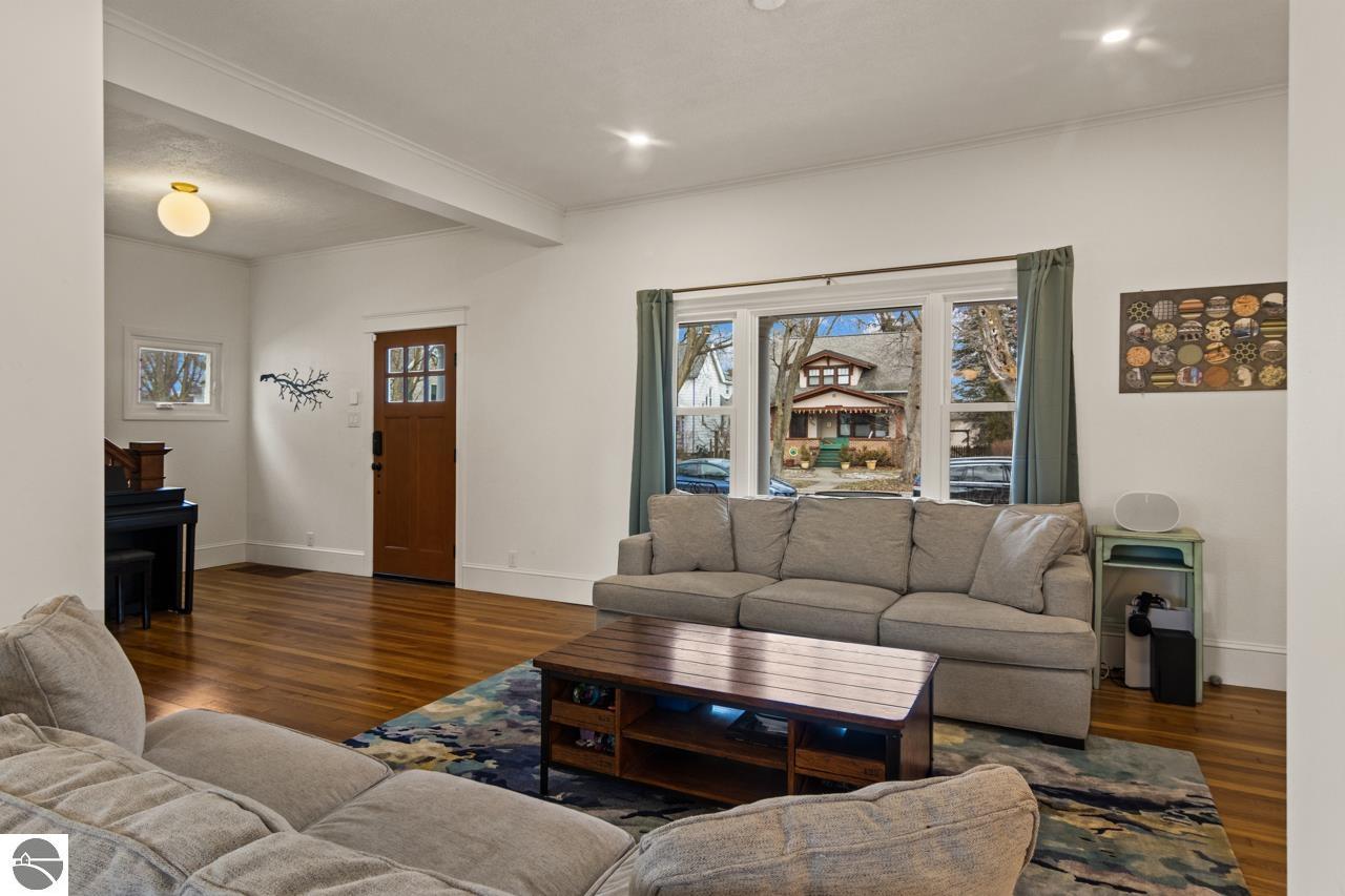 521 W Eighth Street