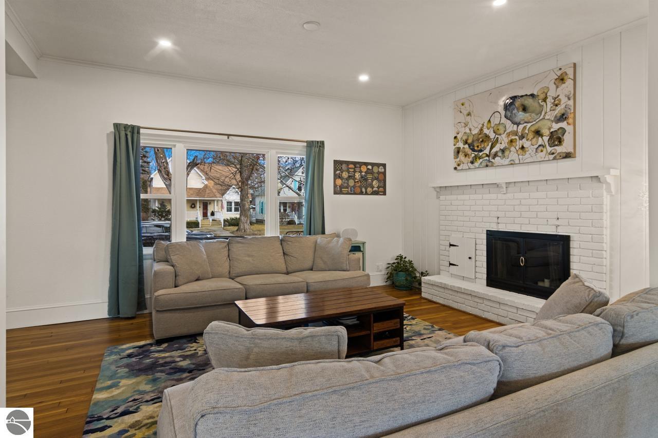 521 W Eighth Street