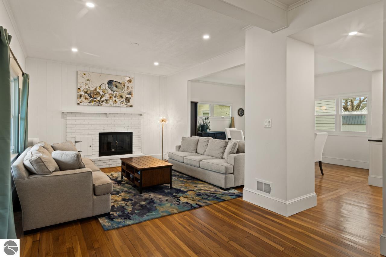 521 W Eighth Street