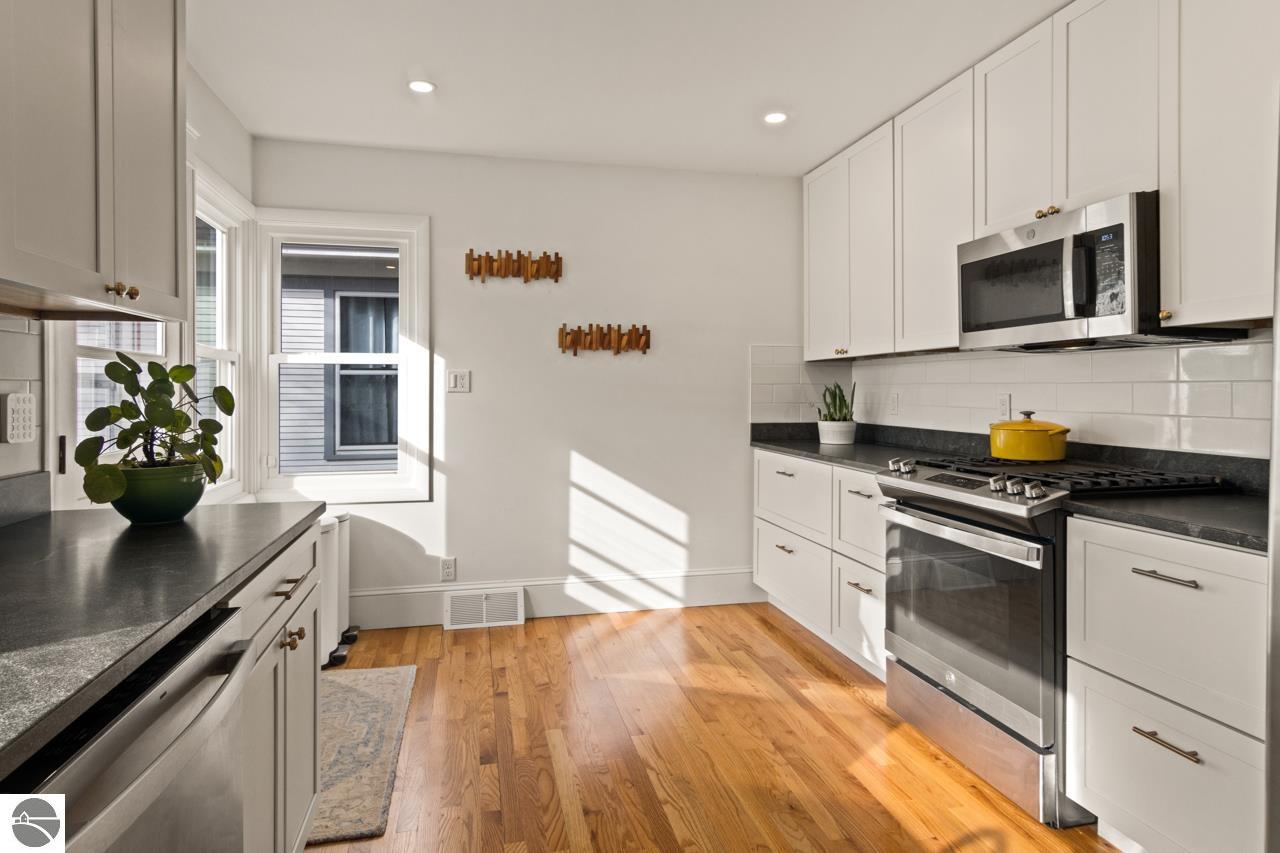 521 W Eighth Street